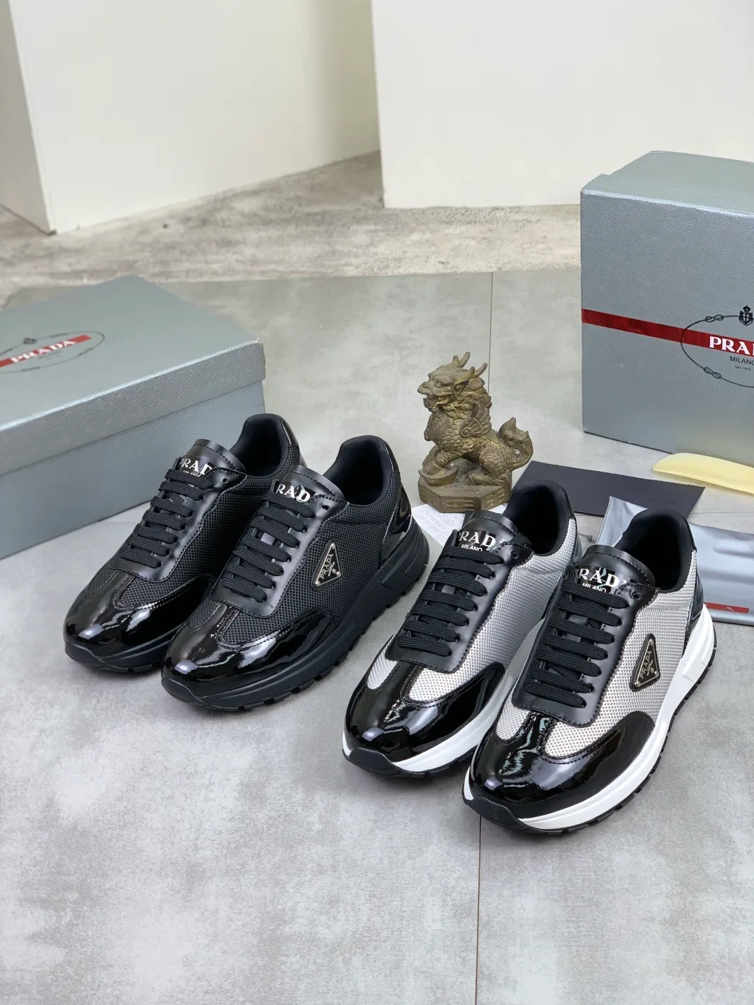 Men's Men's Shoes 💰P600 💰【New Style】 The latest model of high-quality PRADA classic men's shoes has been launched on the official website at 1:1, synchronized in Hong Kong, and on the same catwalk; all made of calfskin➕imported cowhide lining, 🍡🍡original rubber outsole, non-slip and wear-resistant; comfortable on the feet, attractive style, fine workmanship, and simple and neat shoe lasts, showing the courage and toughness of men, 👍Size: 39-44 (45 can be customized) black White color🉑️choose